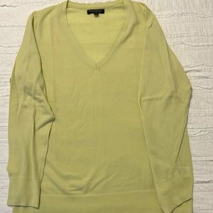 Cute light weight Banana Republic sweater.